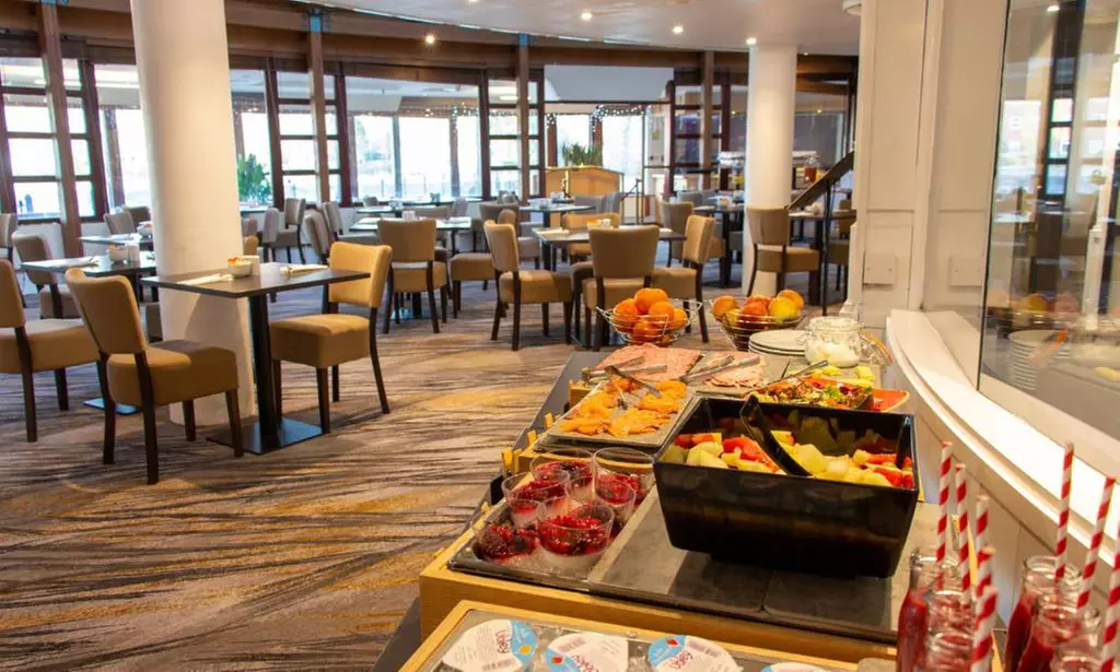 Manchester: 4* Club Room Stay with Breakfast & 20% off Food & Beverage