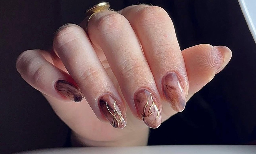 Image 8: Langanhaltende Nägel mit Shellack, Hartgel oder veganem Gel 