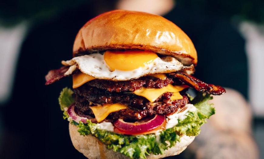 Image 9: ¿Antojo de una buena hamburguesa? Menú completo para 2 o 4 personas