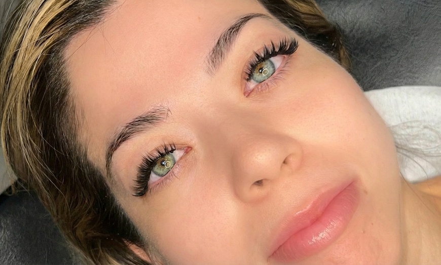 Image 2: Enhance Your Eyes: Wet Set Full Set and $20 Off Your Next Fill