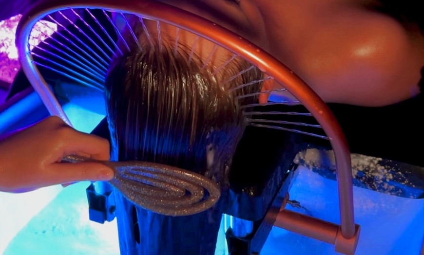 Image 1: Zanurz się w relaksującym Head Spa: pielęgnacja, masaż i więcej