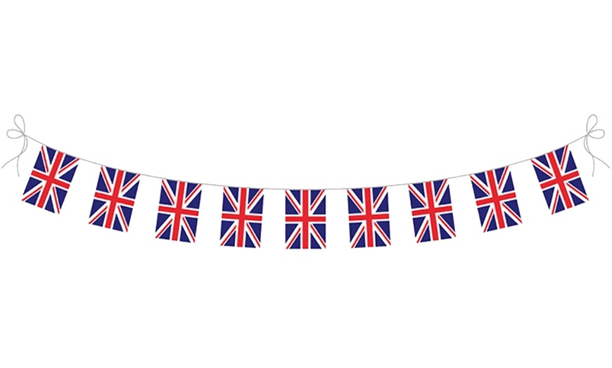 Image 3: Union Jack Decorations - Tablecloth and Bunting Flags