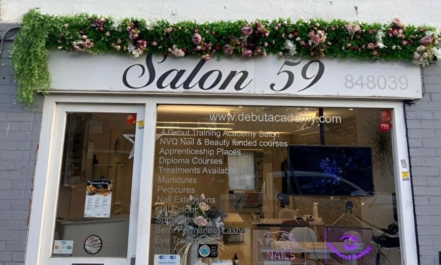 Image 6: 60-Minute Hot Stone or Swedish Massage at Salon 59