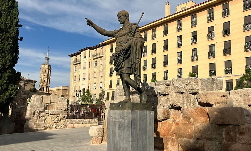 Image 2: Ruta nocturna "Historias y leyendas de Zaragoza" con Gozarte