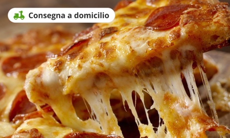 Una o 2 pizze Family oppure 2 o 4 hamburger più bibite da Pizza King. Consegna a domicilio