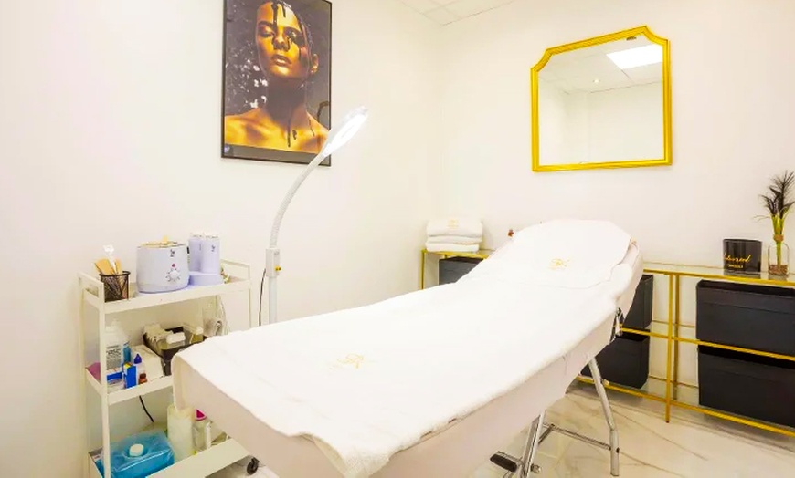 Image 2: Un salon tendance à Colombes : soins headspa au choix, bien-être et détente (jusqu'à 45% de remise)