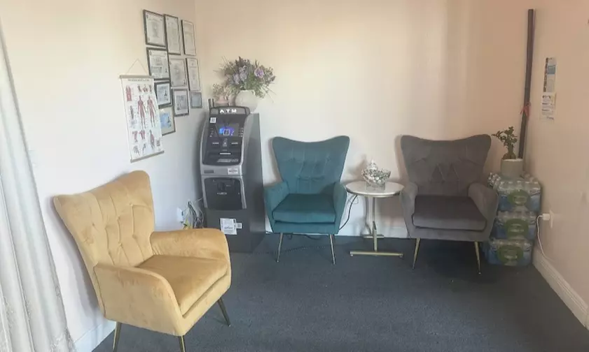 75 Min Swesish or Deep Tissue Massages for 1-2 w/Optional Hot Stones