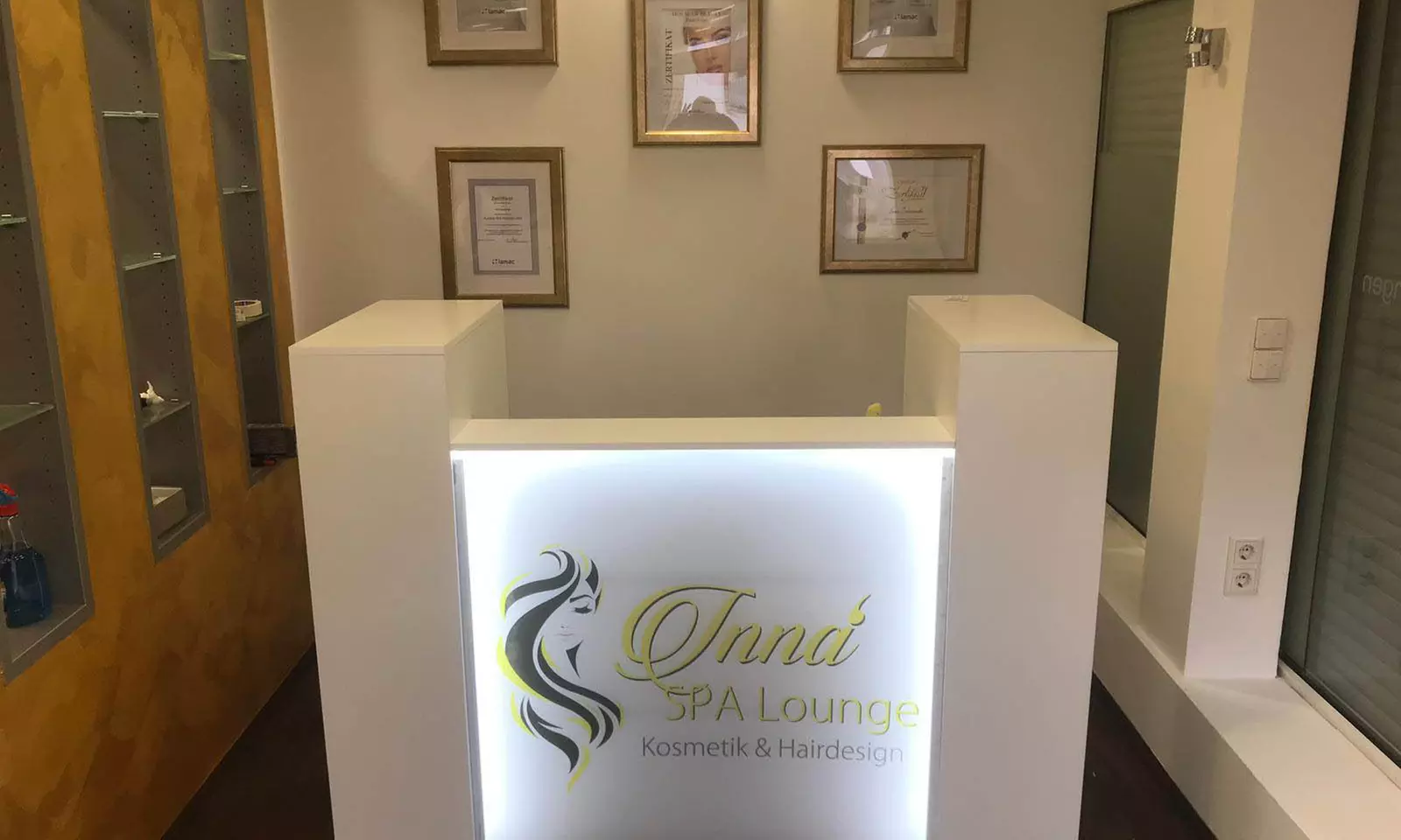 Kleines oder großes Beautypaket: Mani- & Pediküre und 45 Min. Gesichtsbehandlung für 1 Person (bis 35% sparen) - Second Medium