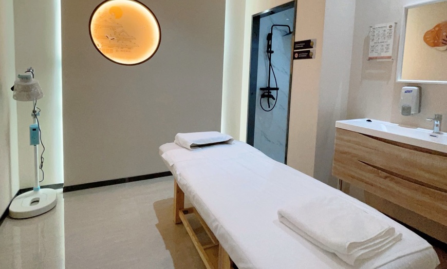 Image 5: Choice of Spa and Medical Treatment at Zhongguo Tcm Medical Center