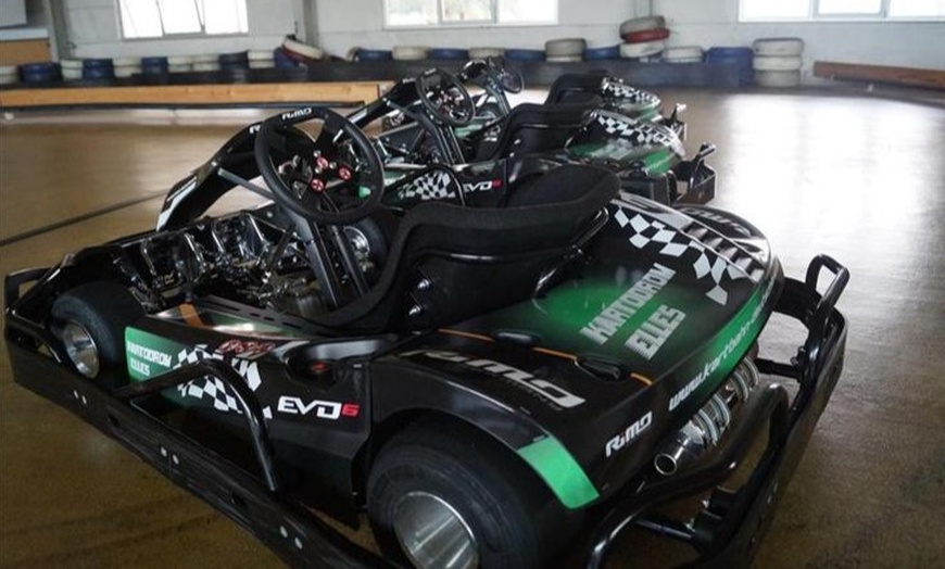 Image 6: Indoor-Go-Kart-Rennen