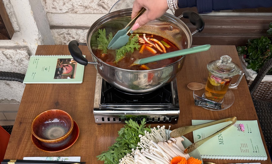 Image 6: Authentische asiatische Küche: Hotpot für 2 oder 4 Personen