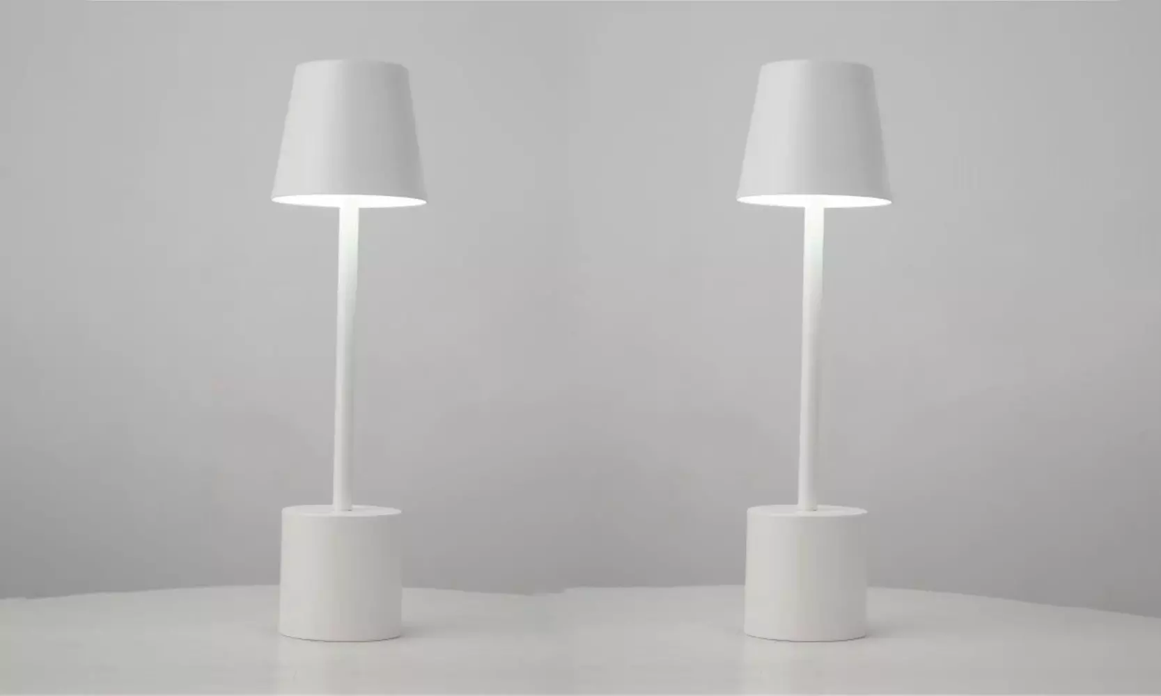 Set con 2 lampade a LED ricaricabili da scrivania Pyramidea