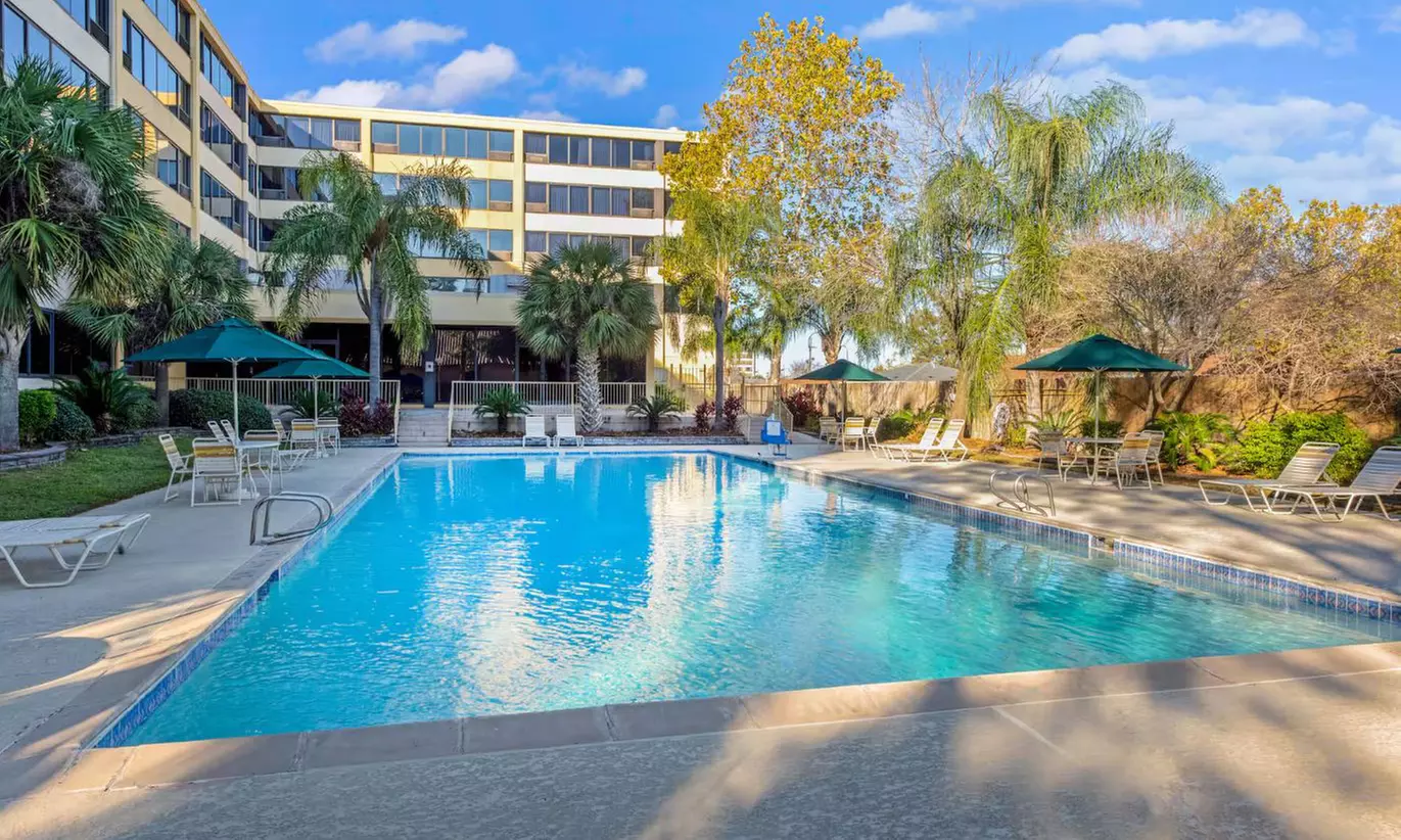 Modern hotel in Kenner, LA: Southern Hospitality and Convenience