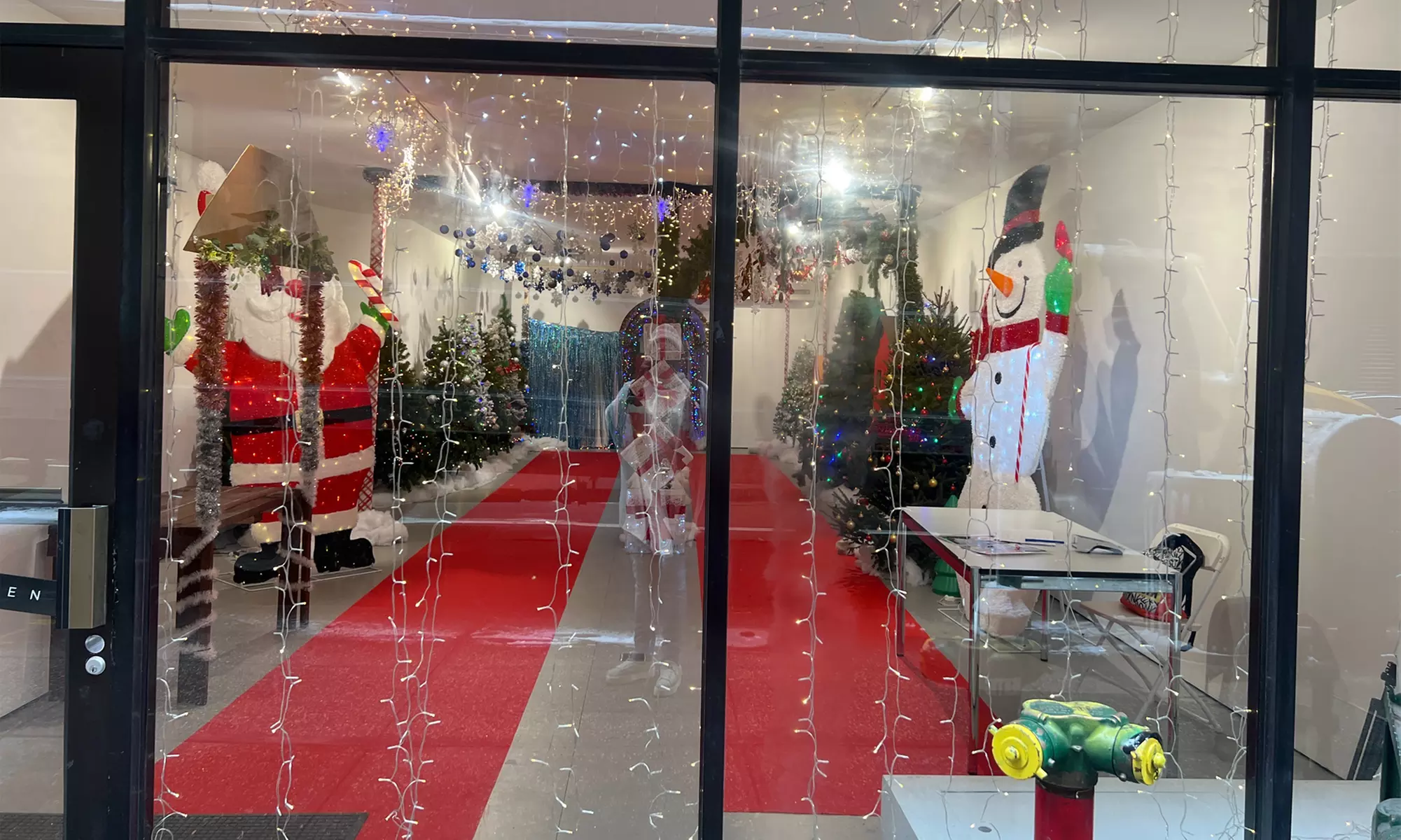 Holiday Photos with Santa – Cherished Family Portraits