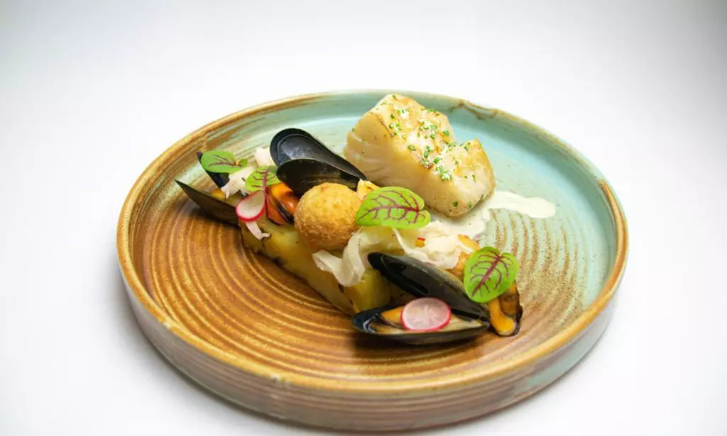 4* Nunsmere Hall Hotel: Deluxe Room for 2 with Breakfast