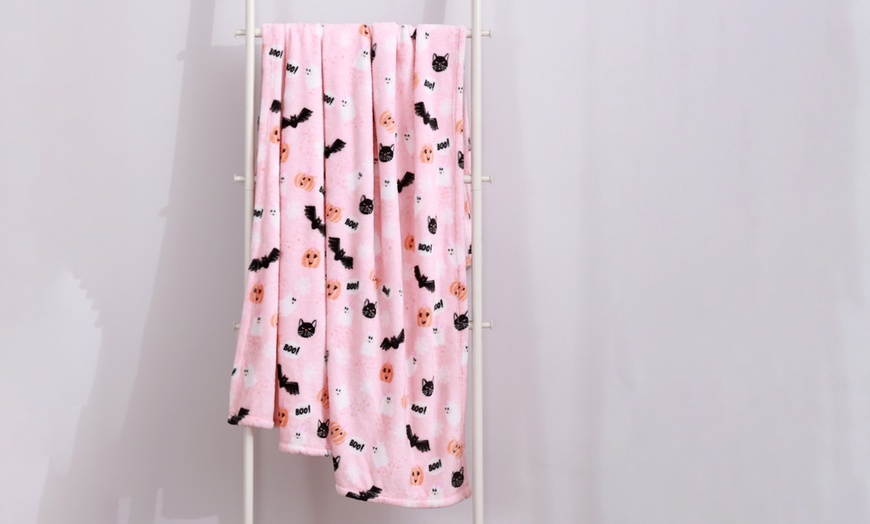 Image 1: Halloween Fleece Throw in Pink or Black