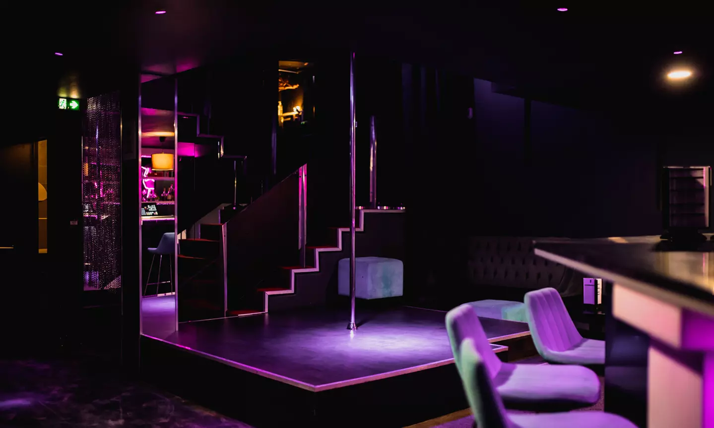 Jusqu'à 46% de remise sur Dîner - Spectacle de danse chez Bus Paradise Cannes- Show Spectacle Cabaret