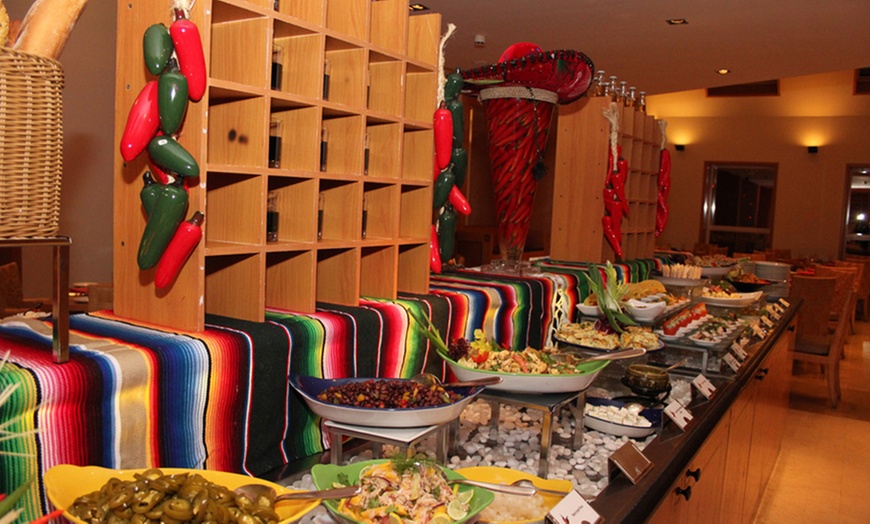 Image 14: Theme Night Buffet, 5* Dusit Thani Dubai 