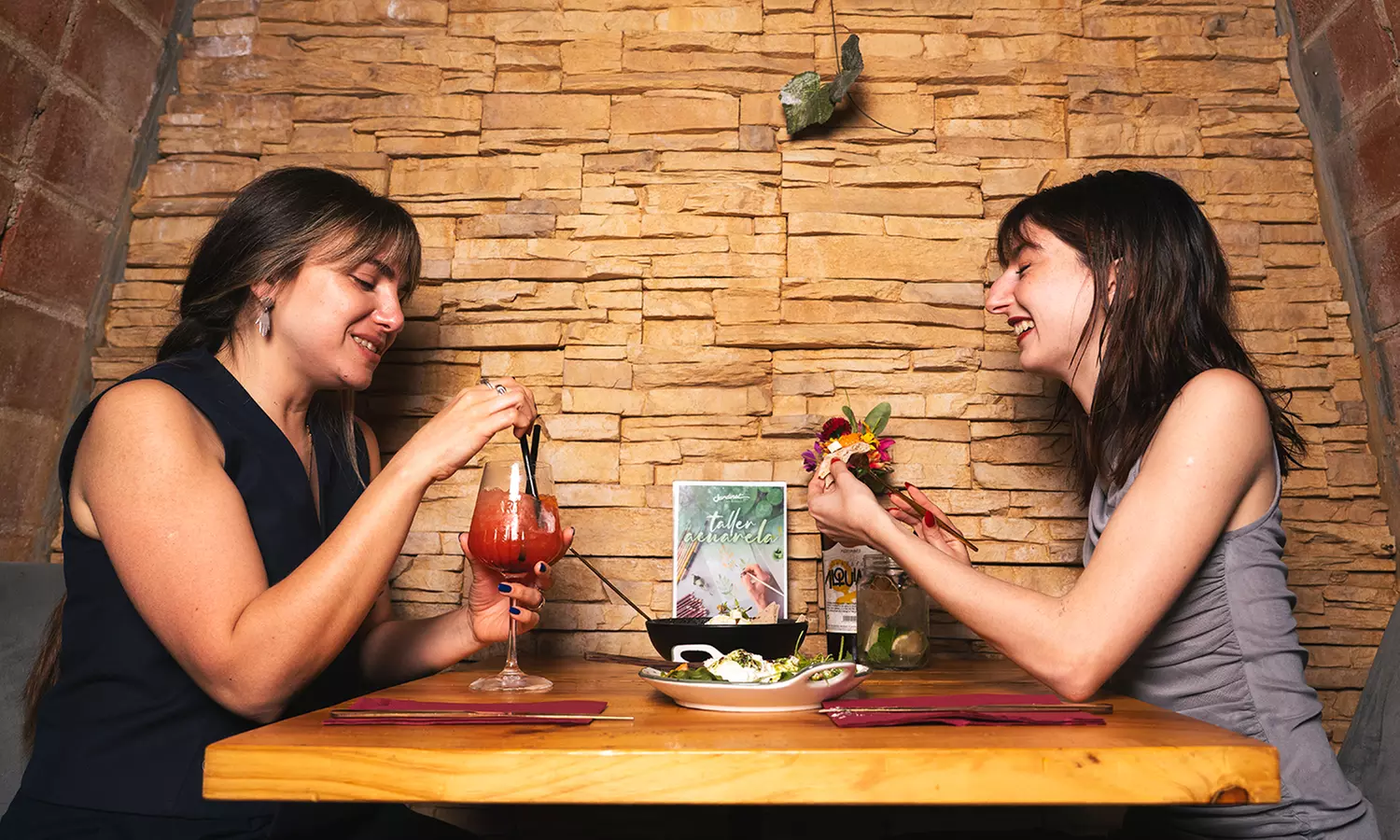 Menú mediterráneo para 2 personas con 6 platos a elegir y bebida