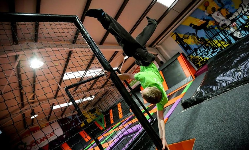 Image 6: One-Hour Trampoline Session