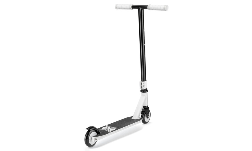 Image 19: Xootz Stunt Scooter