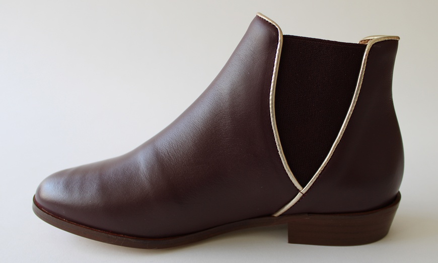 Image 2: Women's Flat Leather Boots