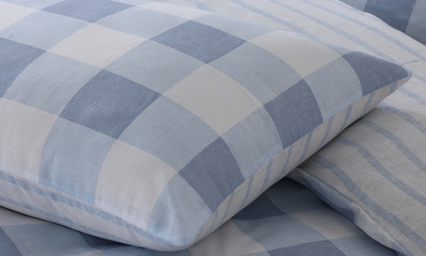 Image 7: Easy Care Duvet Set
