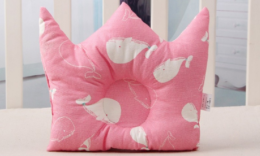 Image 2: Infant Crown Support Pillow