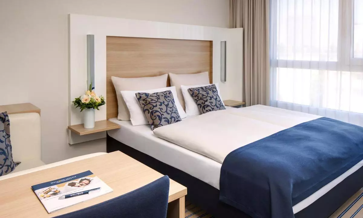 Frankfurt: 2 Nights With Breakfast, Optional 3-Course Meal