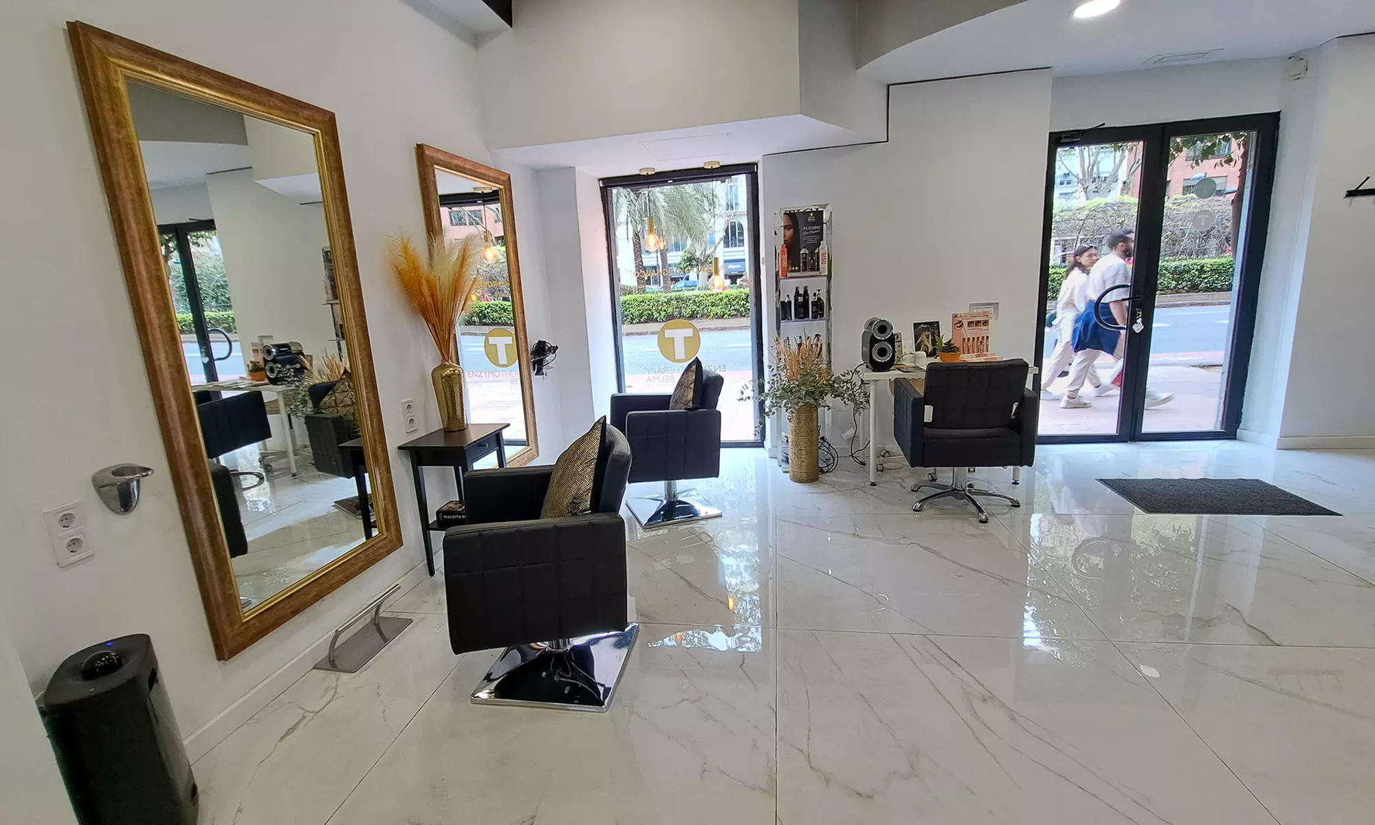 Corte, peinado y opción a tratamiento capilar específico a elegir