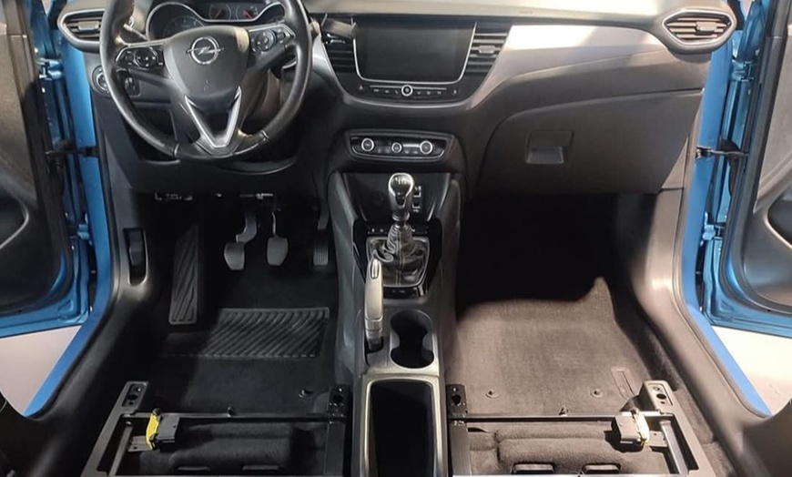 Image 12: Basic oder Premium PKW Innen- und Außenreinigung für 1 Fahrzeug