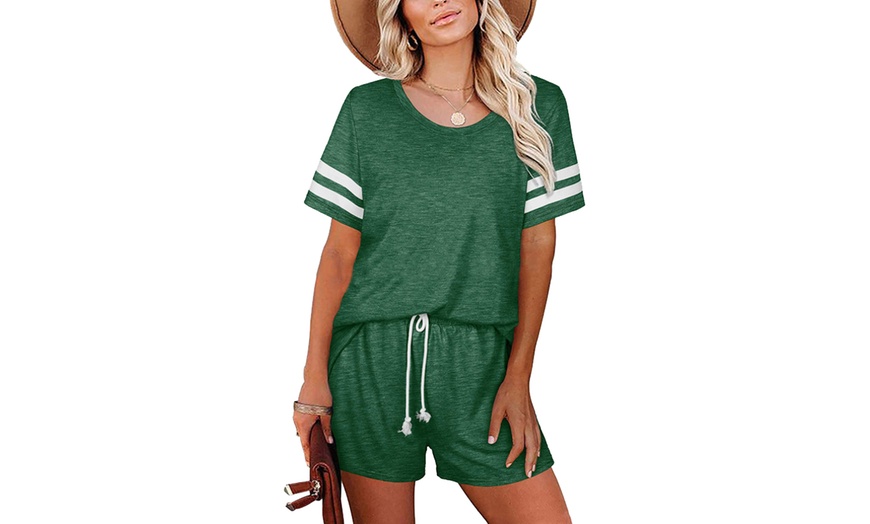 Image 3: Short-Sleeved Striped T-Shirt and Pocket Shorts Set