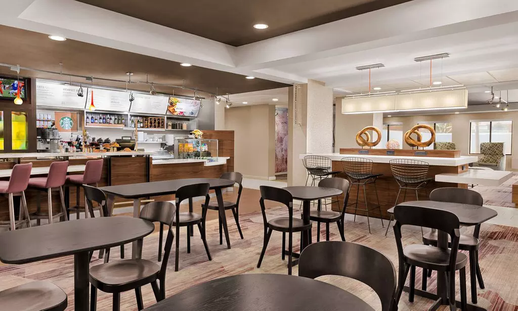 Palmdale Hotel near Waterpark & Trails