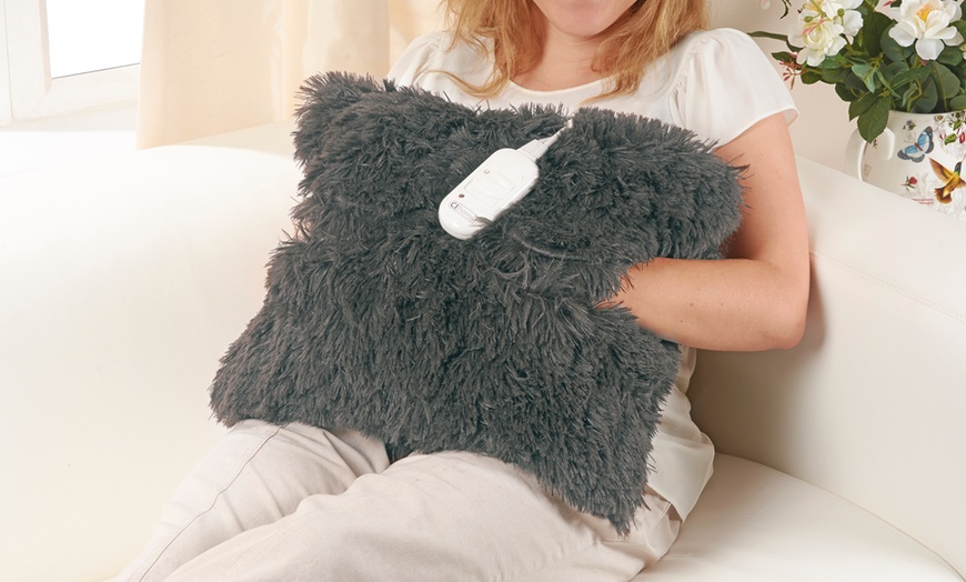 Image 2: Heated Cushion with Pockets