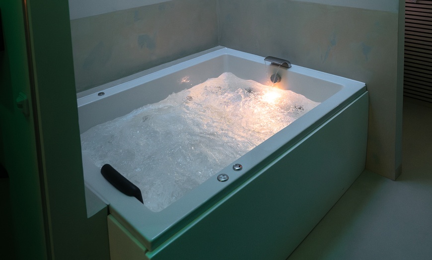 Image 2: 2 Std. Privat-Spa für 2 Personen zwischen 10 und 14 Uhr oder ab 15 Uhr