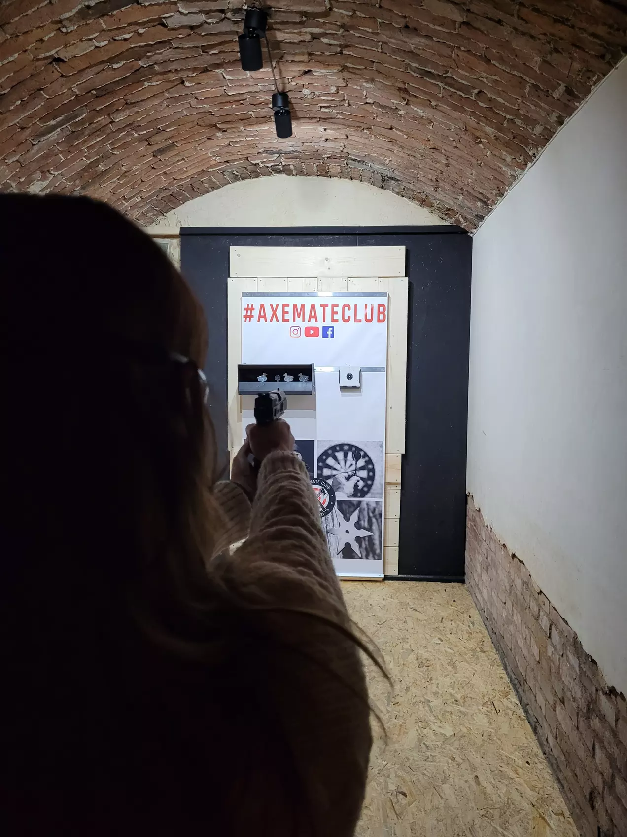 Pakiet dla 1-9 osób: rzucanie siekierami, tomahawkami, nożami i więcej