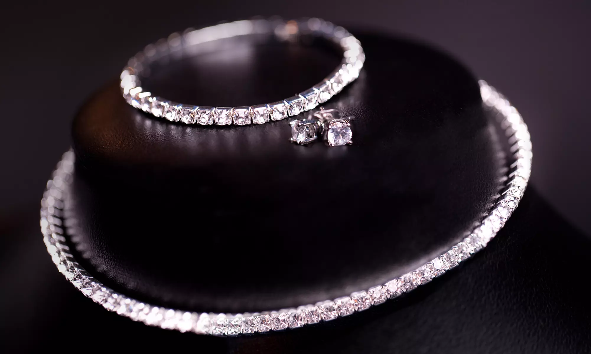 1 o 2 sets de joyería decorados con cristales de Swarovski® - Primary Image