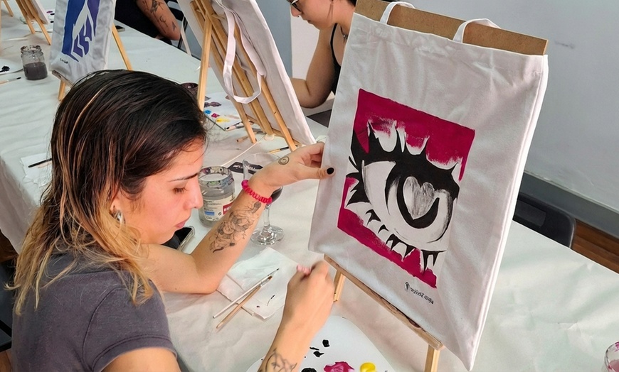 Image 3: Taller crea y pinta tu Tote Bag durante 2 horas con bebida incluida