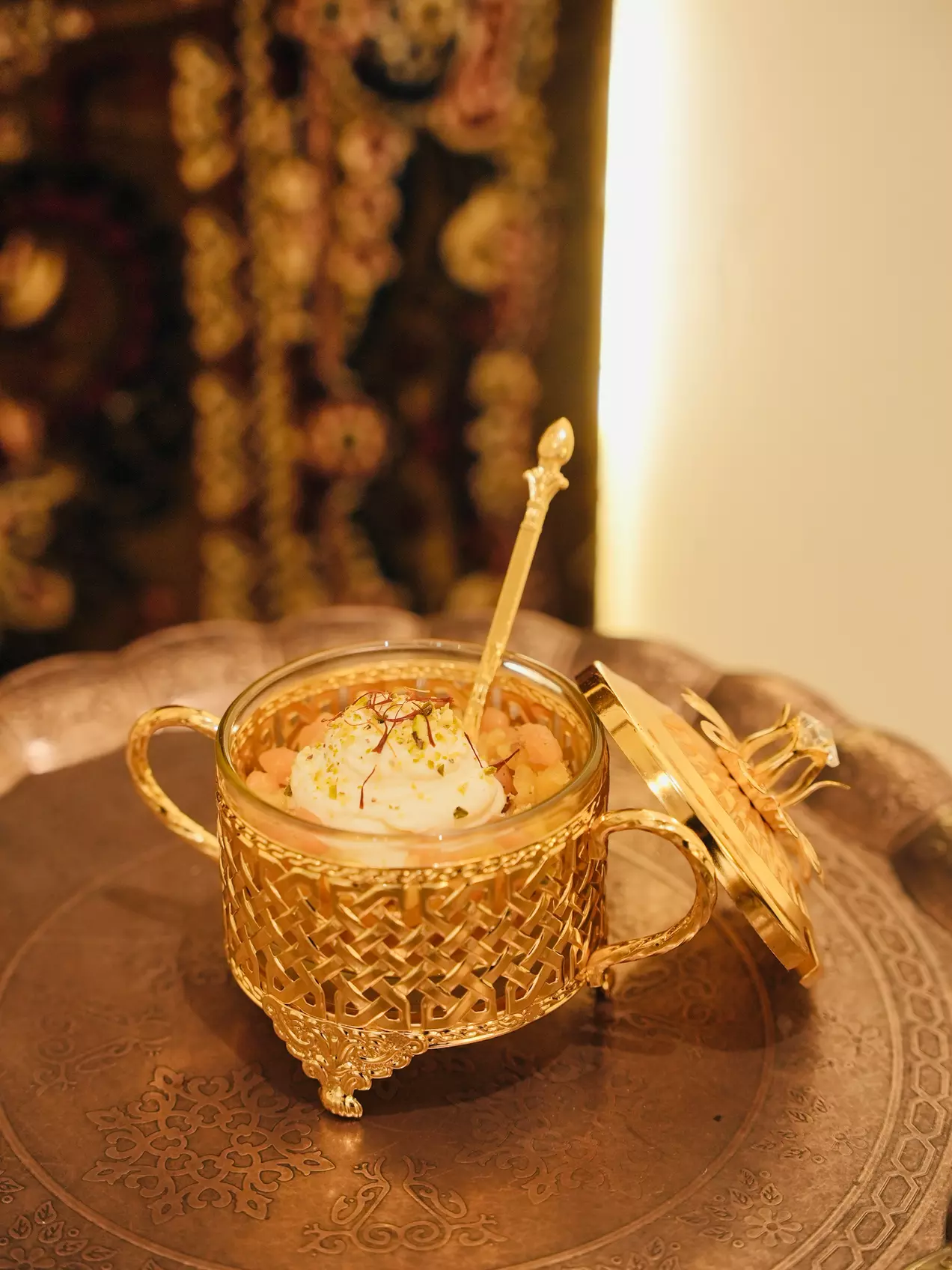 Enjoy Full Meal with Starter, Main, Extras, Dessert & Drinks at OUD