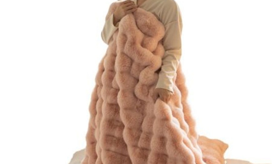 Image 4: Plush Warm Blanket and Cushion in choice of 3 sizes 