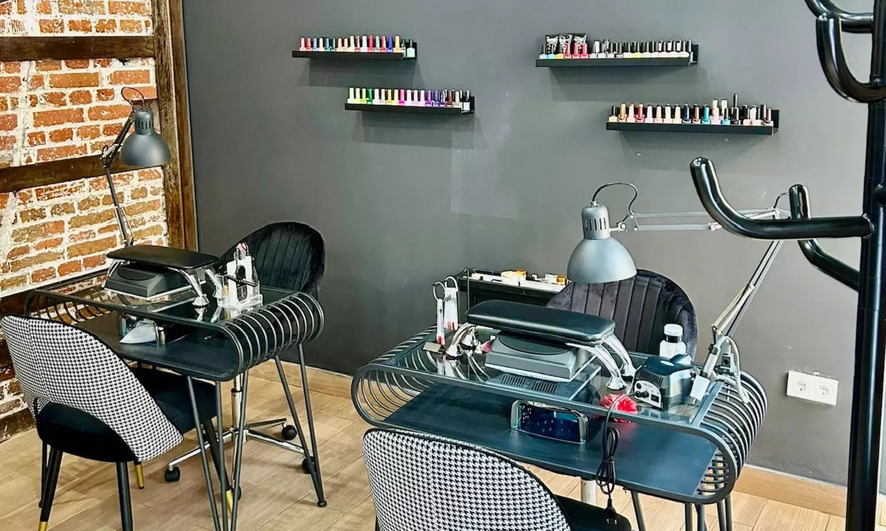 Hasta 52% de dto. en Spa/Salón de uñas - Manicura en Centro de Belleza Sátiro