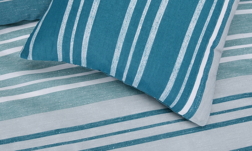 Image 8: Smart Living Reversible Textured Stripe Duvet Set 