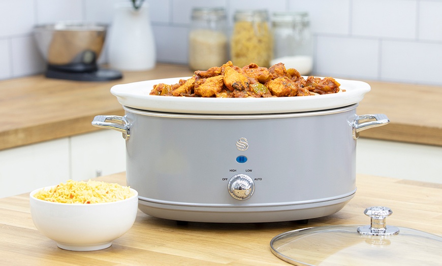 Image 11: Swan Retro-Style Slow Cooker