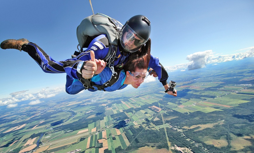 Image 1: Saut en parachute en tandem avec Cahors Tandem