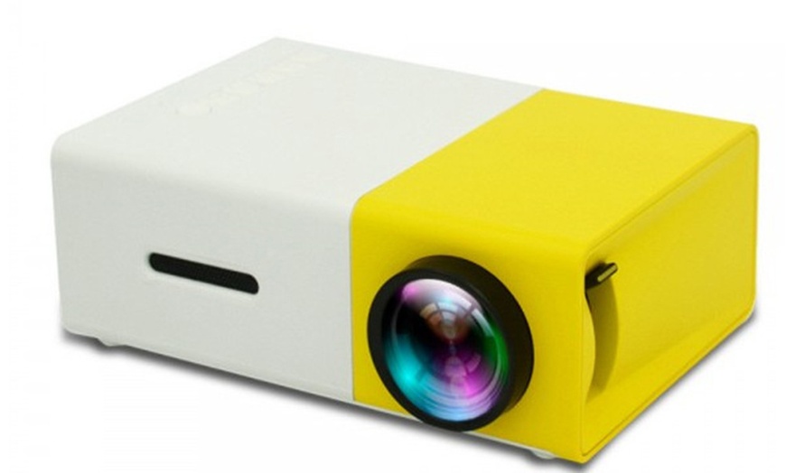 Image 6: YG-300 Mini Portable Projector