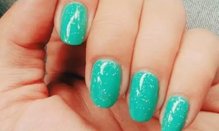 Uñas classy: manicura y/o pedicura clásica con esmalte semipermanente