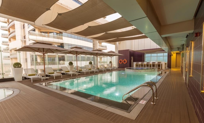 Image 2: 5* Pool and Spa Access