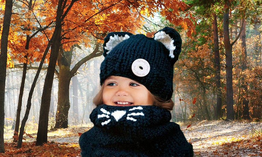 Image 2: Kids' Animal Hat and Scarf Set