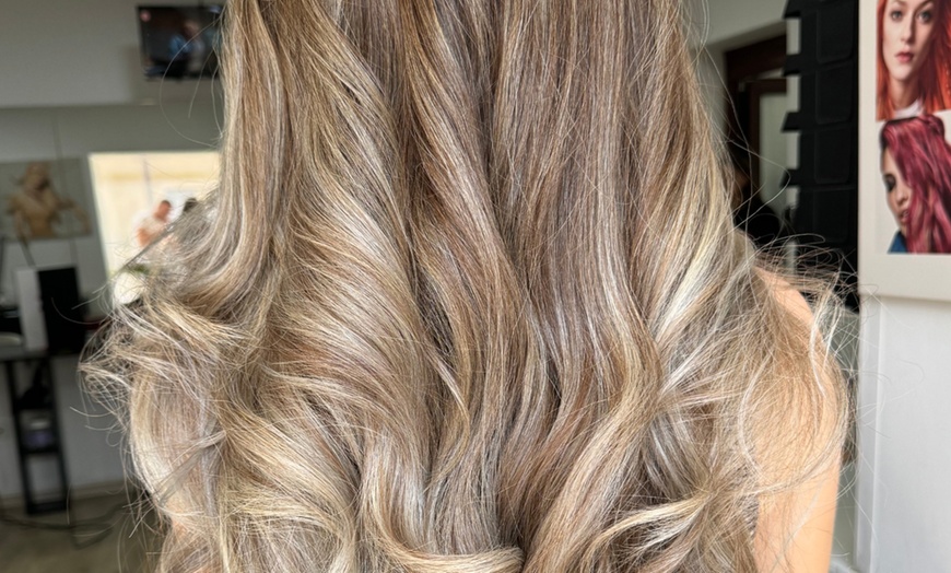 Image 6: Corte de pelo, peinado y opción a tinte de raíz, reflejos o balayage 