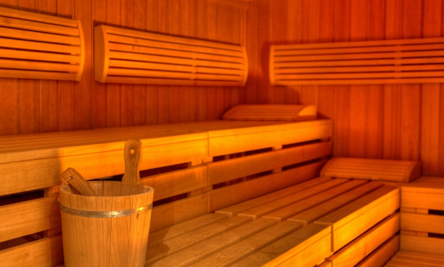 Image 8: Graal Müritz: 2-3 Nächte mit Sekt-Frühstück, 3-Gang-Menü & Kaminsauna